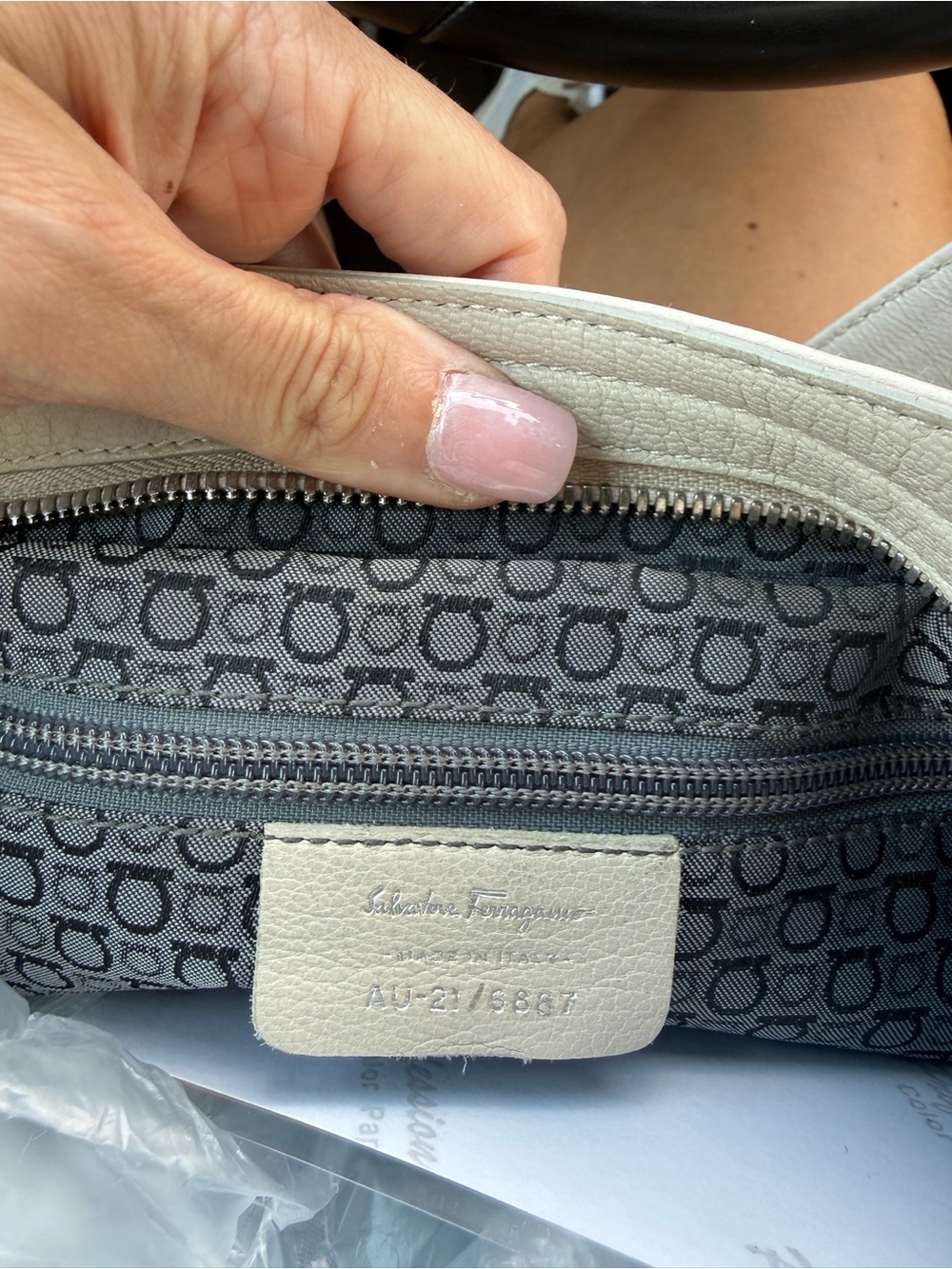 Salvatore Ferragamo Gray Leather Shoulder Bag with Silver Hardware - Picture 4 of 5